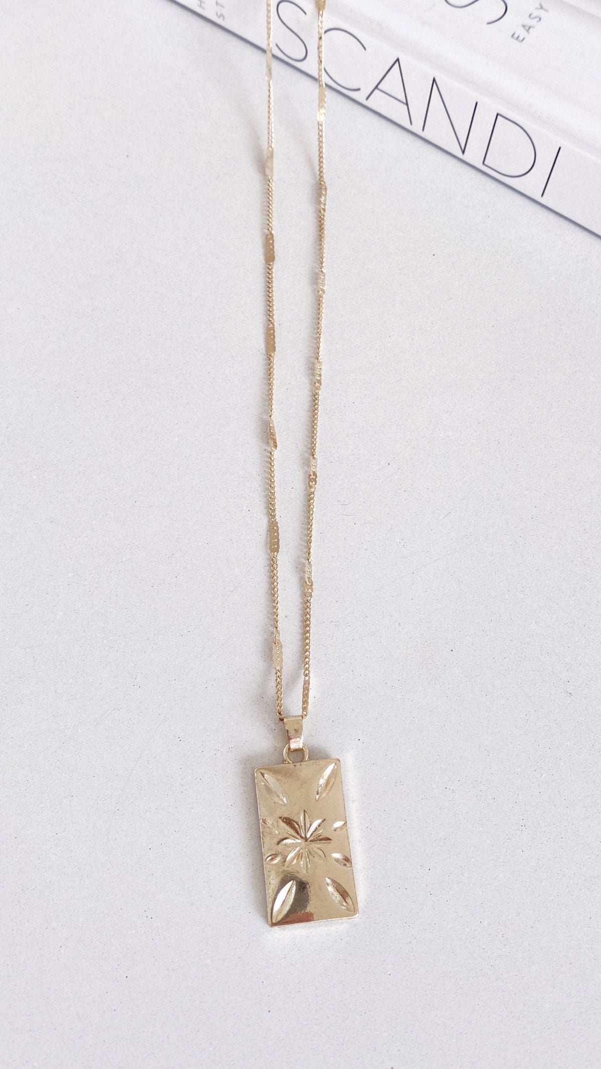 Five-Piece Dainty Charm Pendant Necklace Set – Gold