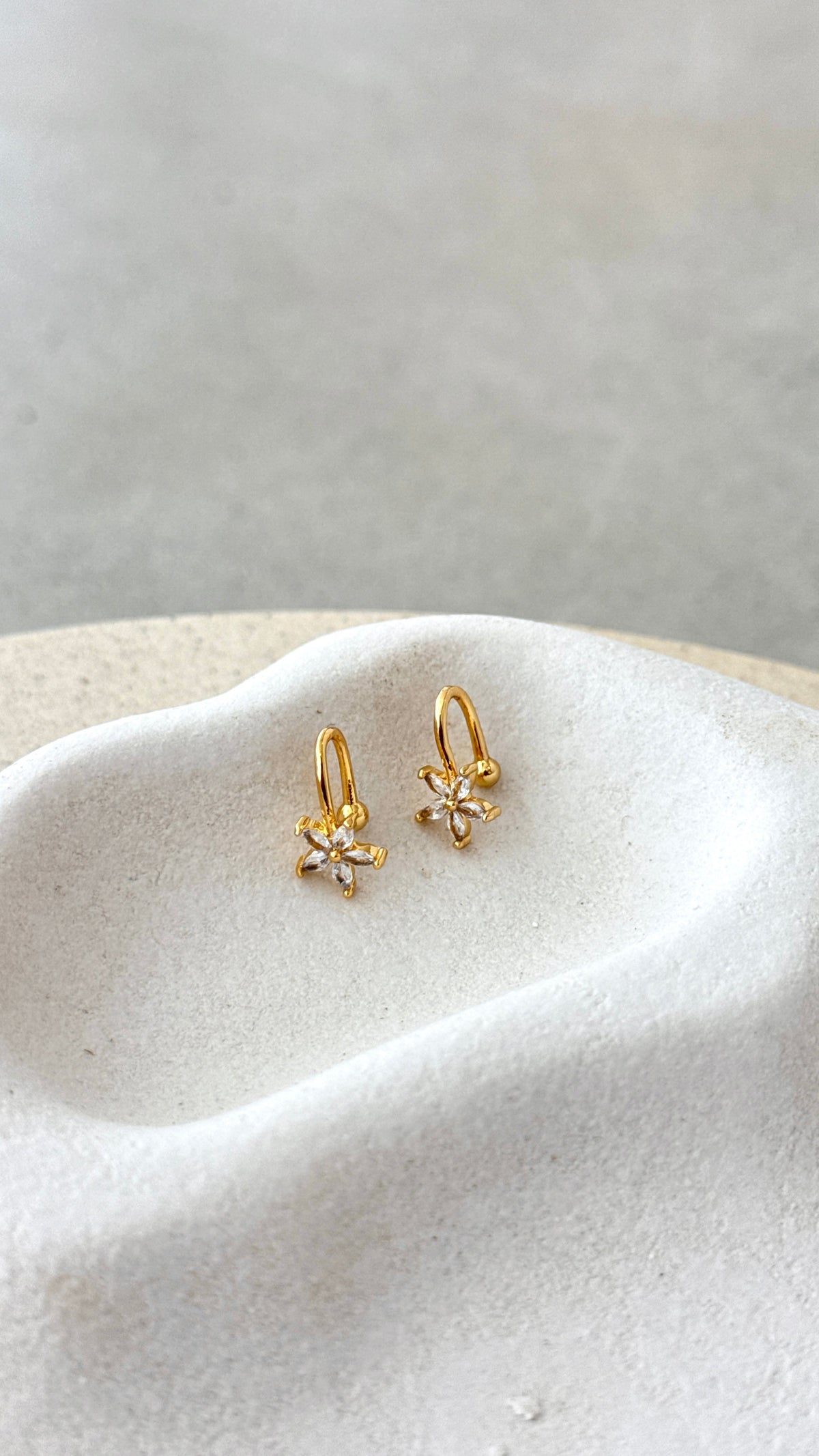Yiota Sparkling Cubic Zirconia Ear Cuff Earrings – Gold – view 1