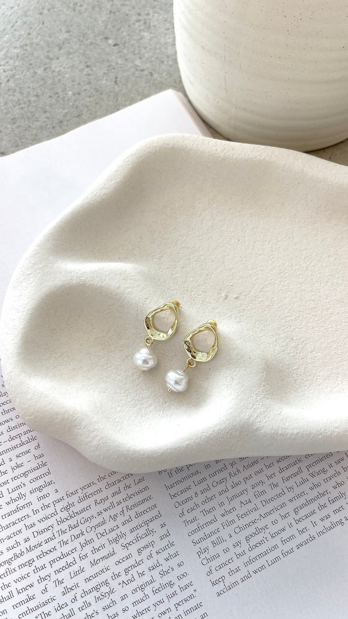 Wakanda Irregular Oval Earrings with Pearl Drop – Gold – view 1