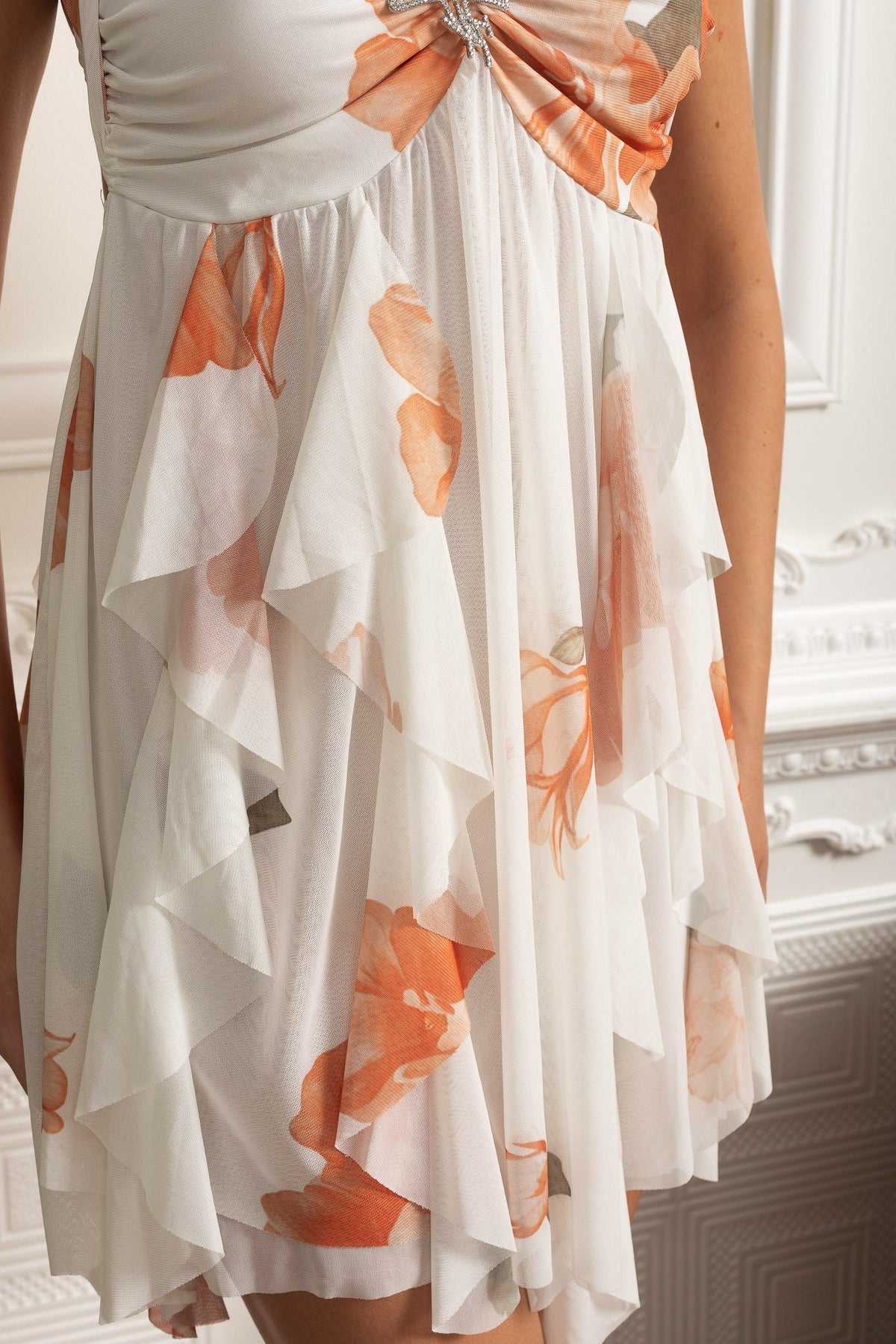 Ruffled Halterneck Floral Mini Dress with Starfish Brooch – White/Orange – view 4