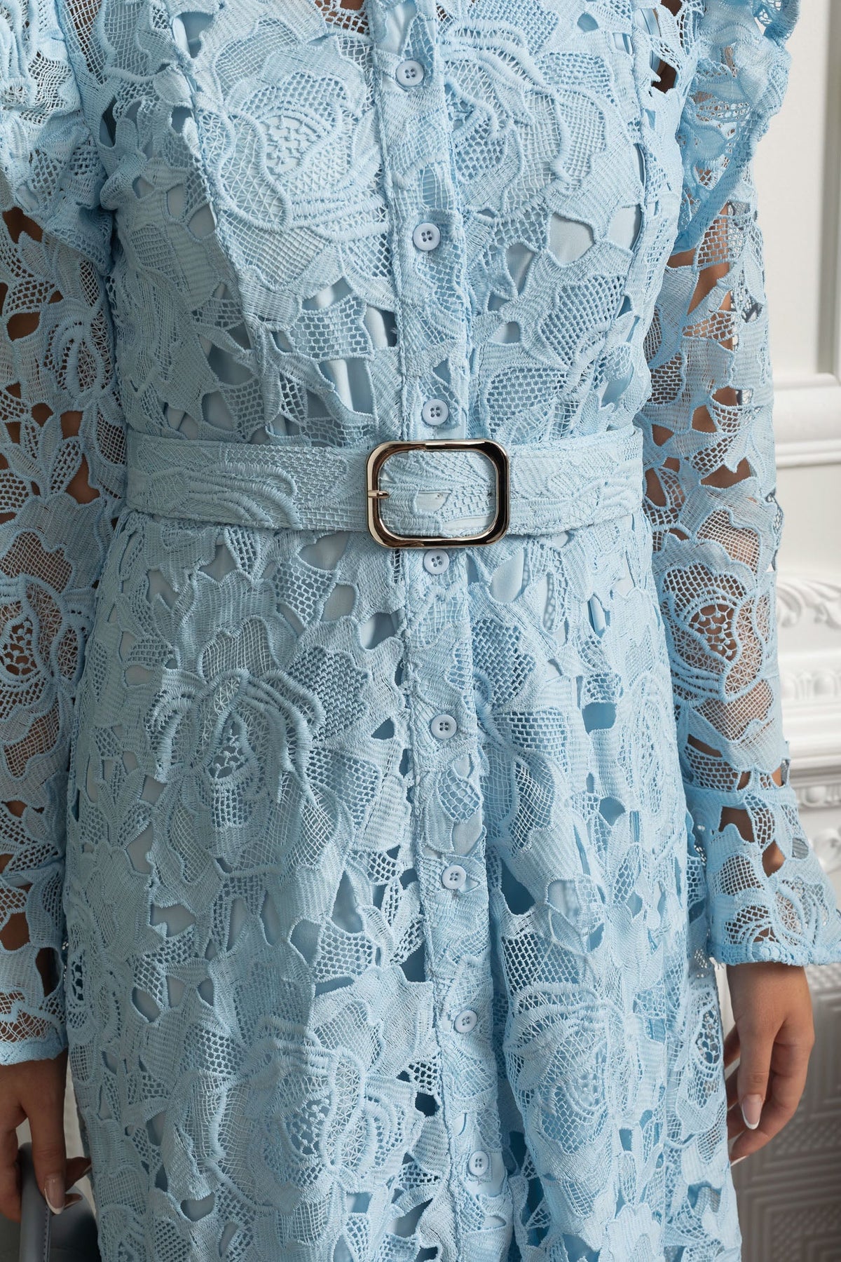 Embroidered Lace Midi Dress with Ruffled Shoulders and Buckle Belt – Blue – view 6