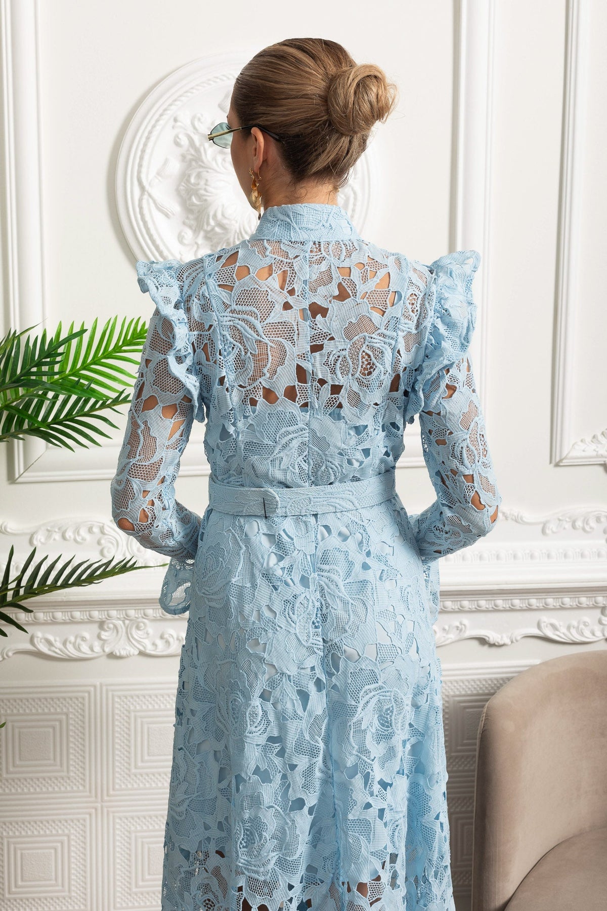 Embroidered Lace Midi Dress with Ruffled Shoulders and Buckle Belt – Blue – view 10