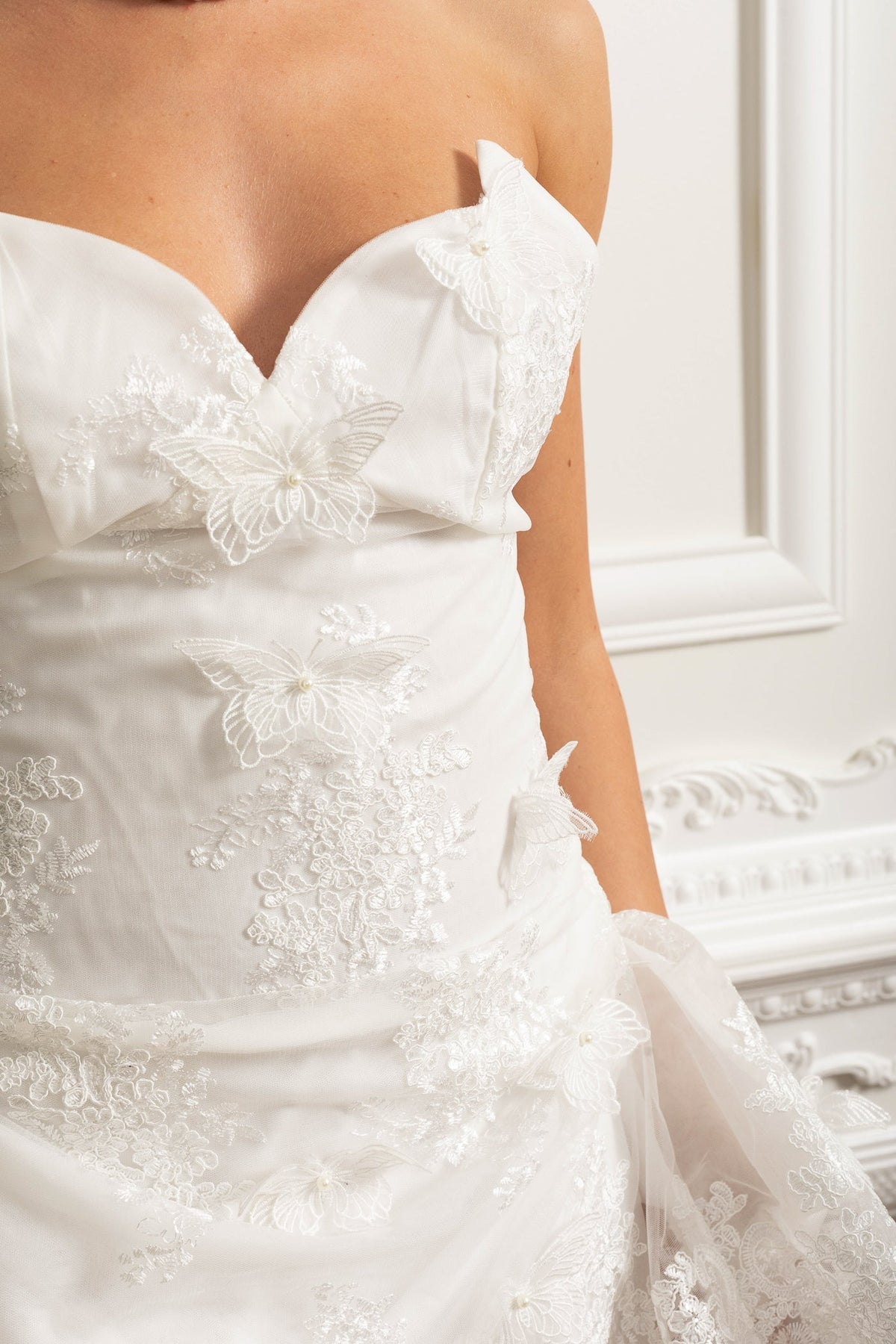 Strapless Embroidered Tulle Corset Mini Dress with Scalloped Hem – White – view 4