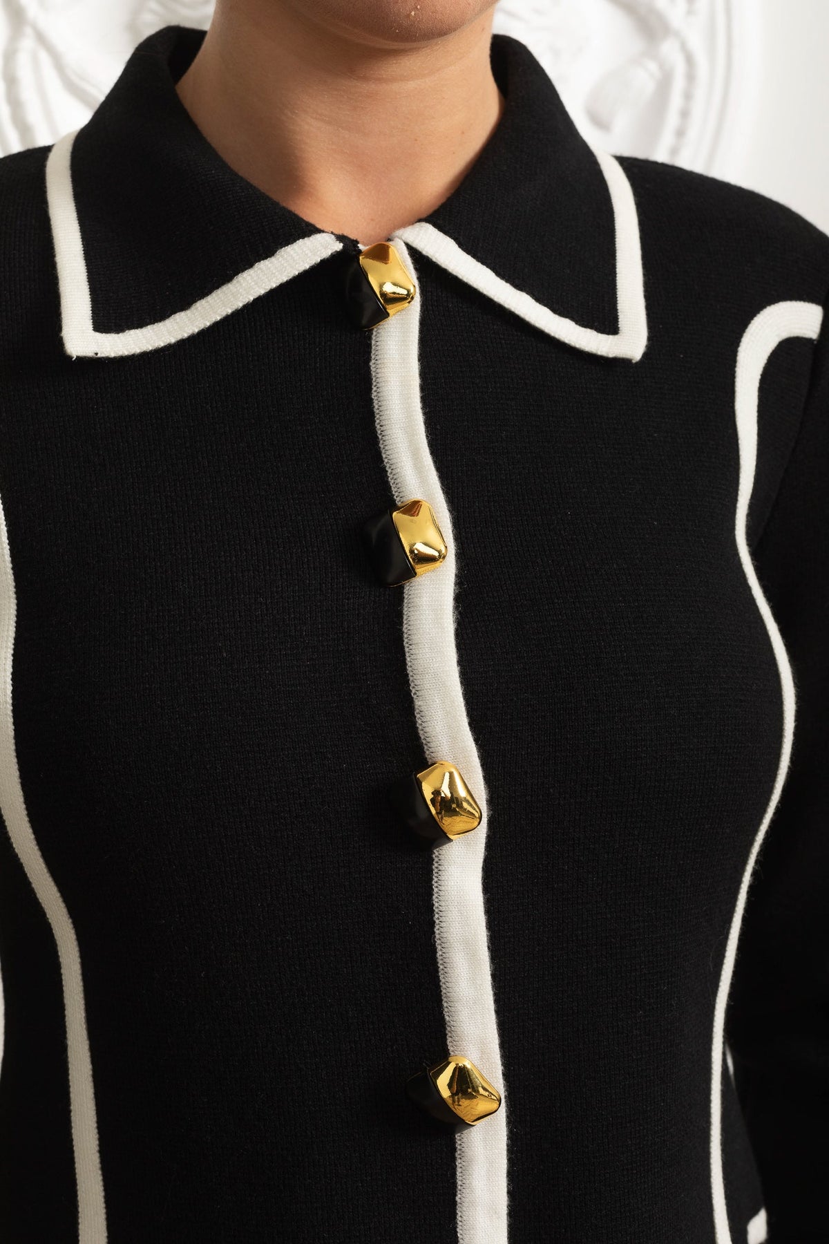 Tailored Jacket and High-Waisted Trouser Set with White Trim – Black – view 4