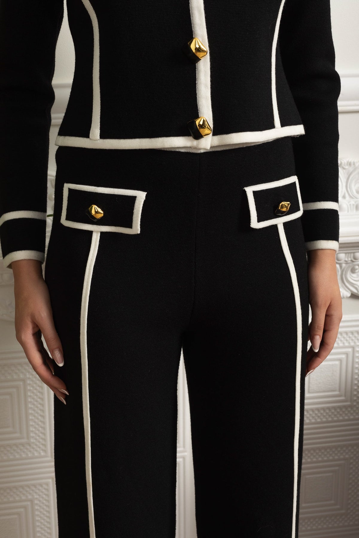 Tailored Jacket and High-Waisted Trouser Set with White Trim – Black – view 5