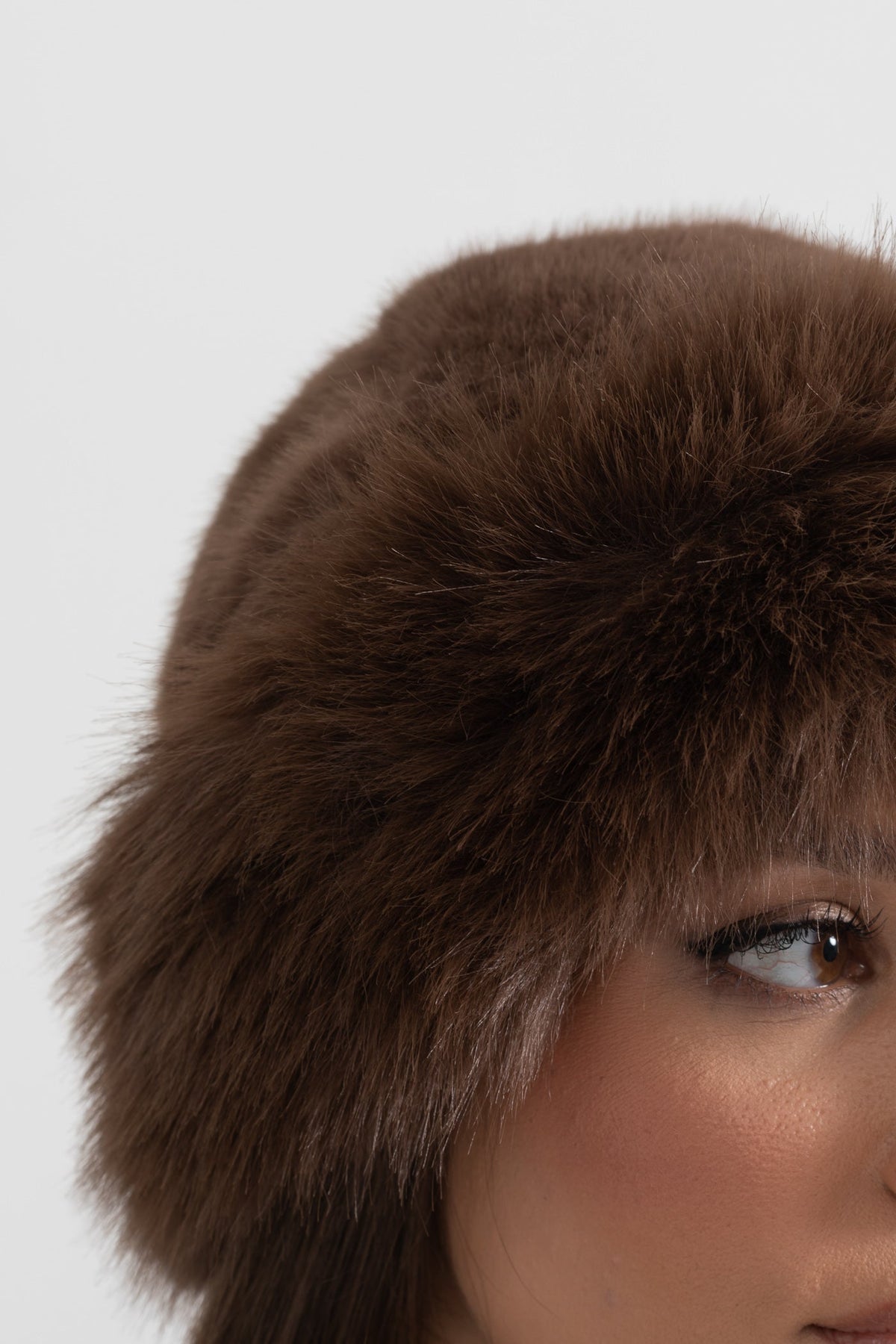 Plush Faux Fur Round Hat with Wide Brim – Brown – view 3