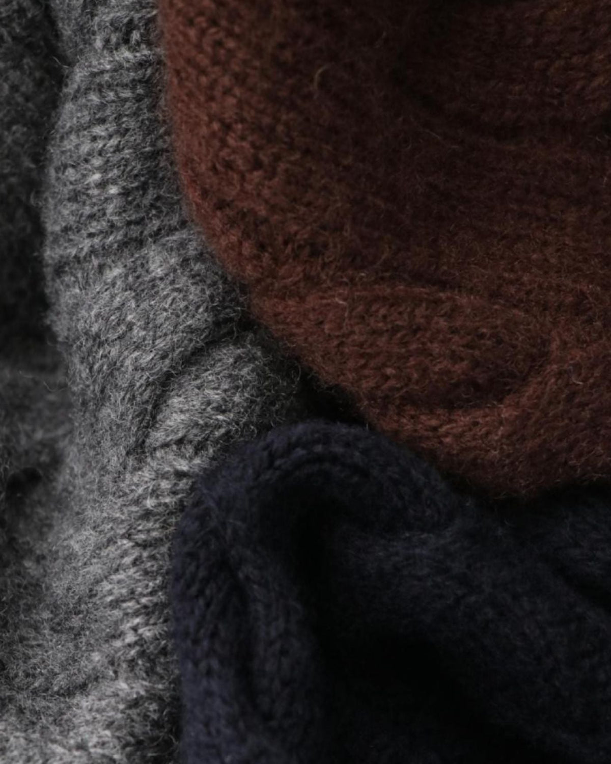 Heritage-Inspired Polo Collar Jumper with Tailored Fit – view 11