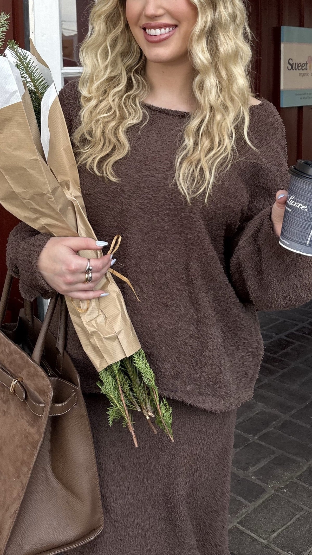 Cohen Relaxed Fit Knit Jumper with Ribbed Cuffs – Chocolate