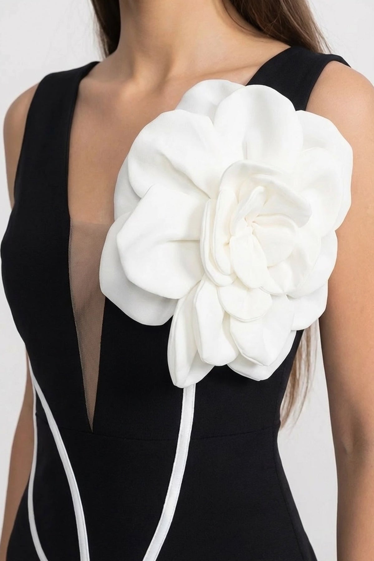 Sleeveless V-Neck Midi Dress with Sculpted Floral Shoulder – Black – view 3