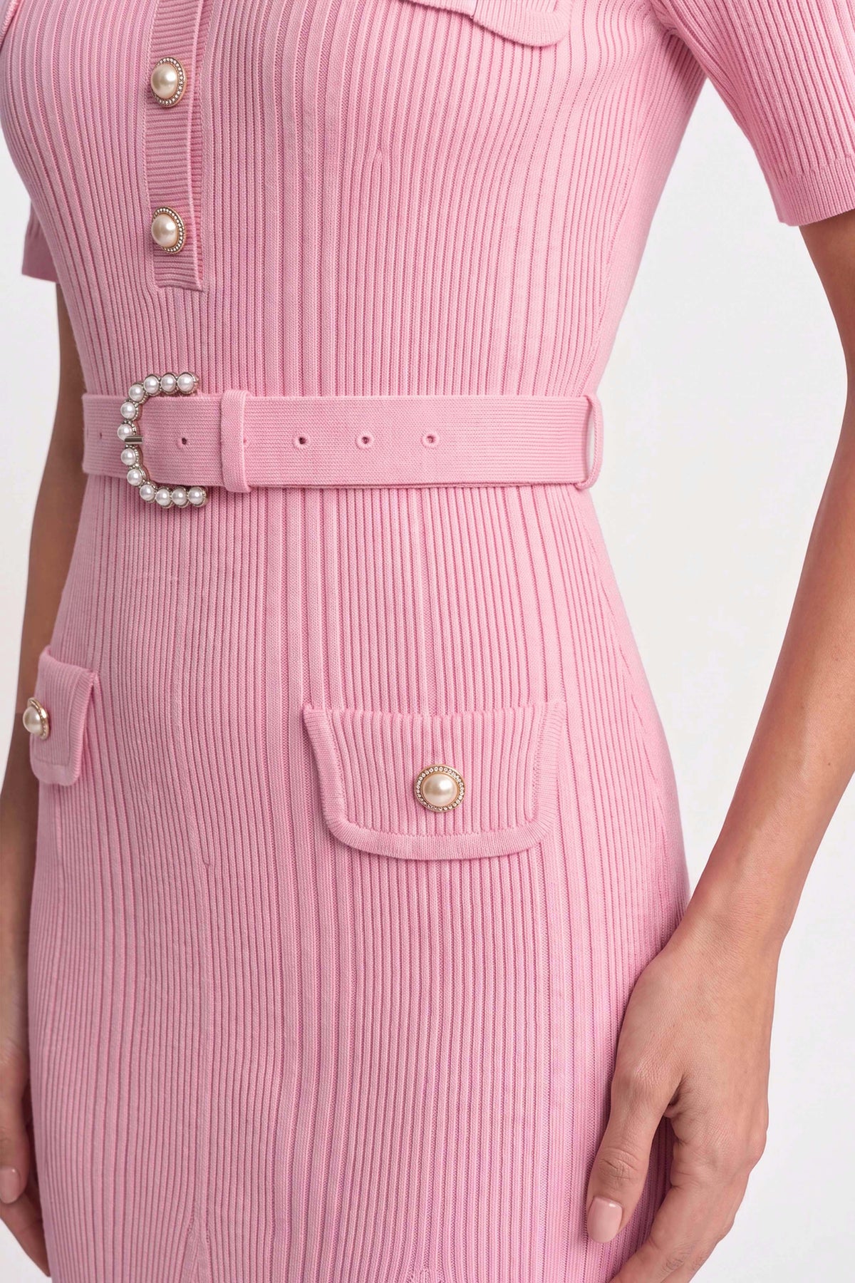 Ribbed Knit Midi Dress with White Shawl Collar and Pearl Belt – Pink – view 4