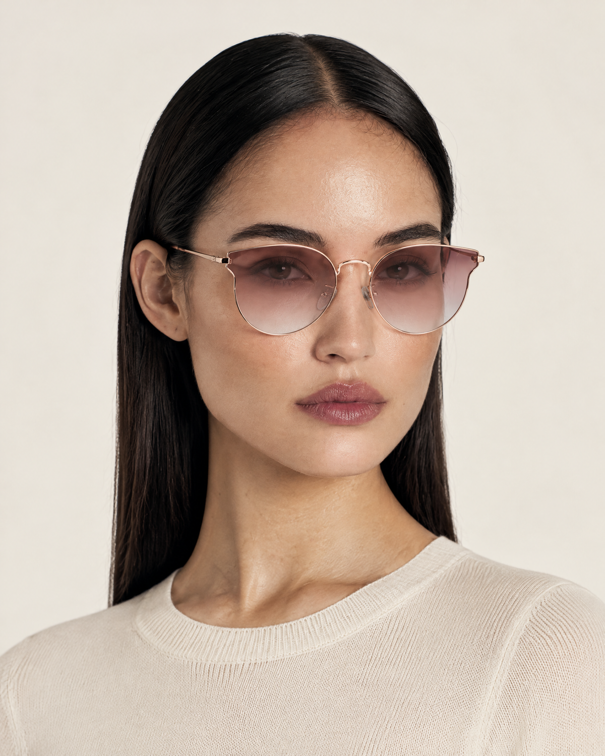 Marbella Rounded Geometric Sunglasses with Pink Gradient Lenses – Rose Gold worn by model