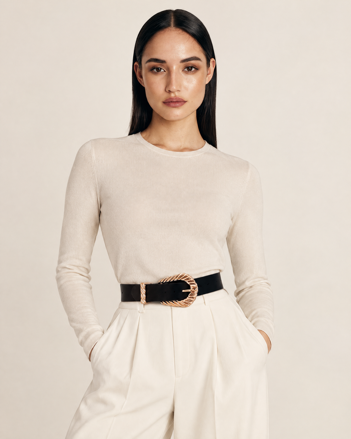 Amelie Bold Twist Buckle Synthetic Belt – Black/Gold worn by model