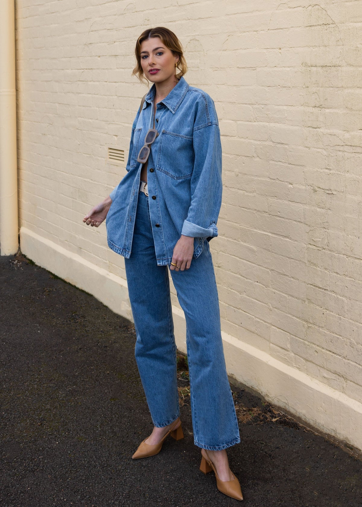 Zaeli Straight Leg Jeans with Tobacco Stitching – Mid Blue