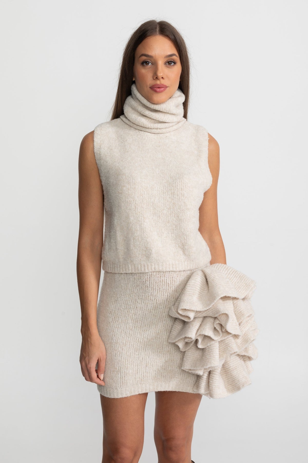 Wool and Cashmere Three-Piece Knit Set with Sculptural Ruffles – Beige – view 5