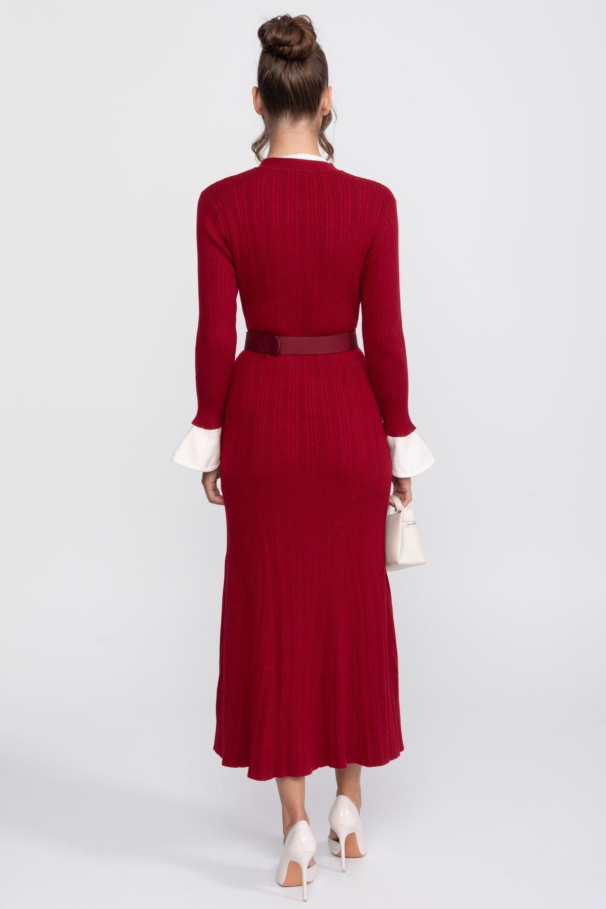 Fine Rib Knit Belted Midi Dress with Ivory Collar and Flared Cuffs – Red – view 10