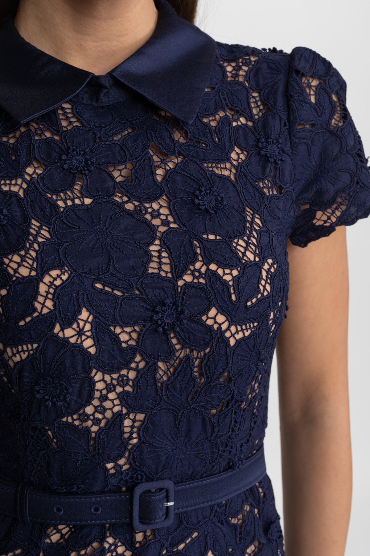 Lace Short Sleeve Midi Dress with Satin Collar and Belted Waist – Navy