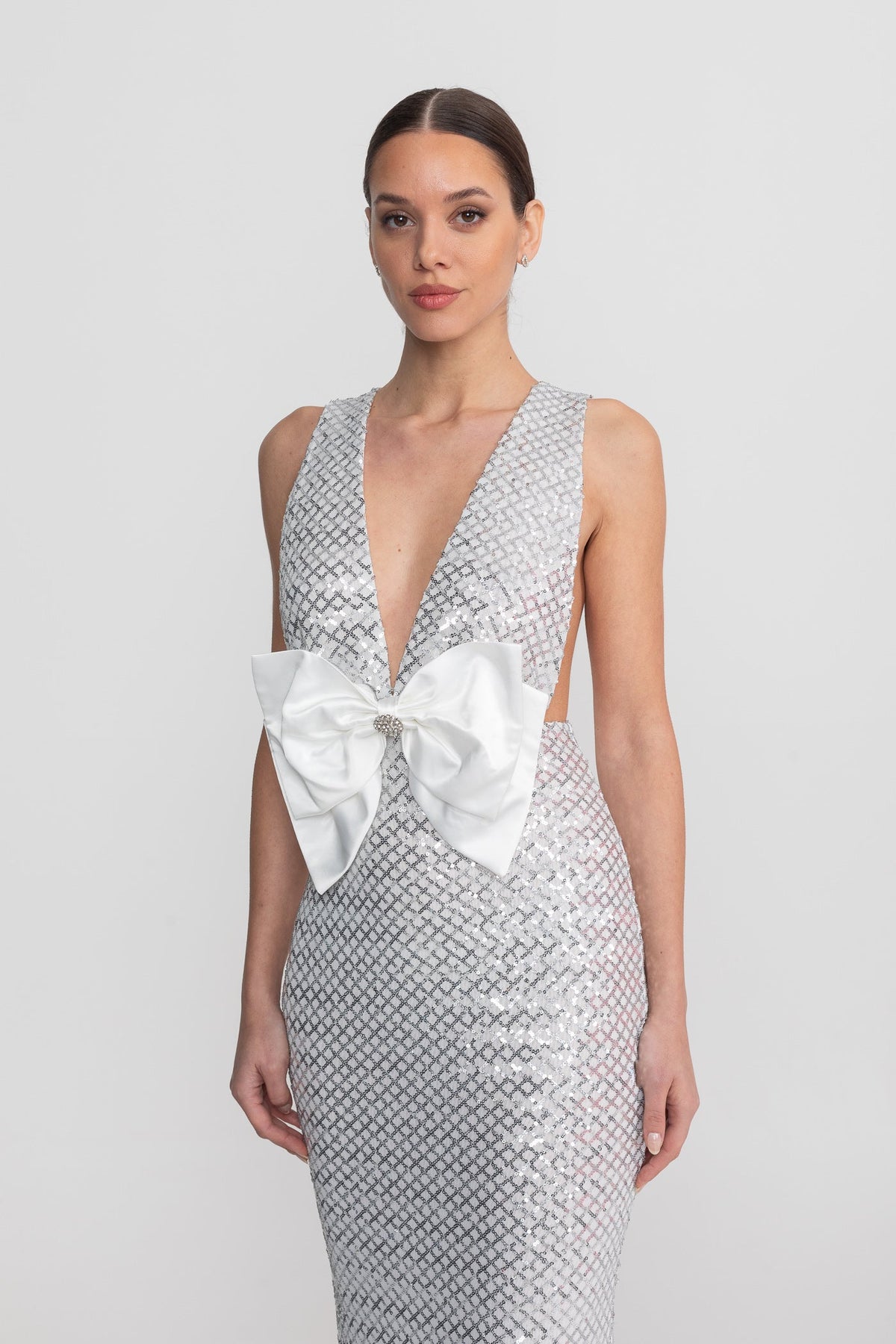 Sequin Plunge V-Neck Maxi Dress with Satin Bow Waist – Light Grey – view 5