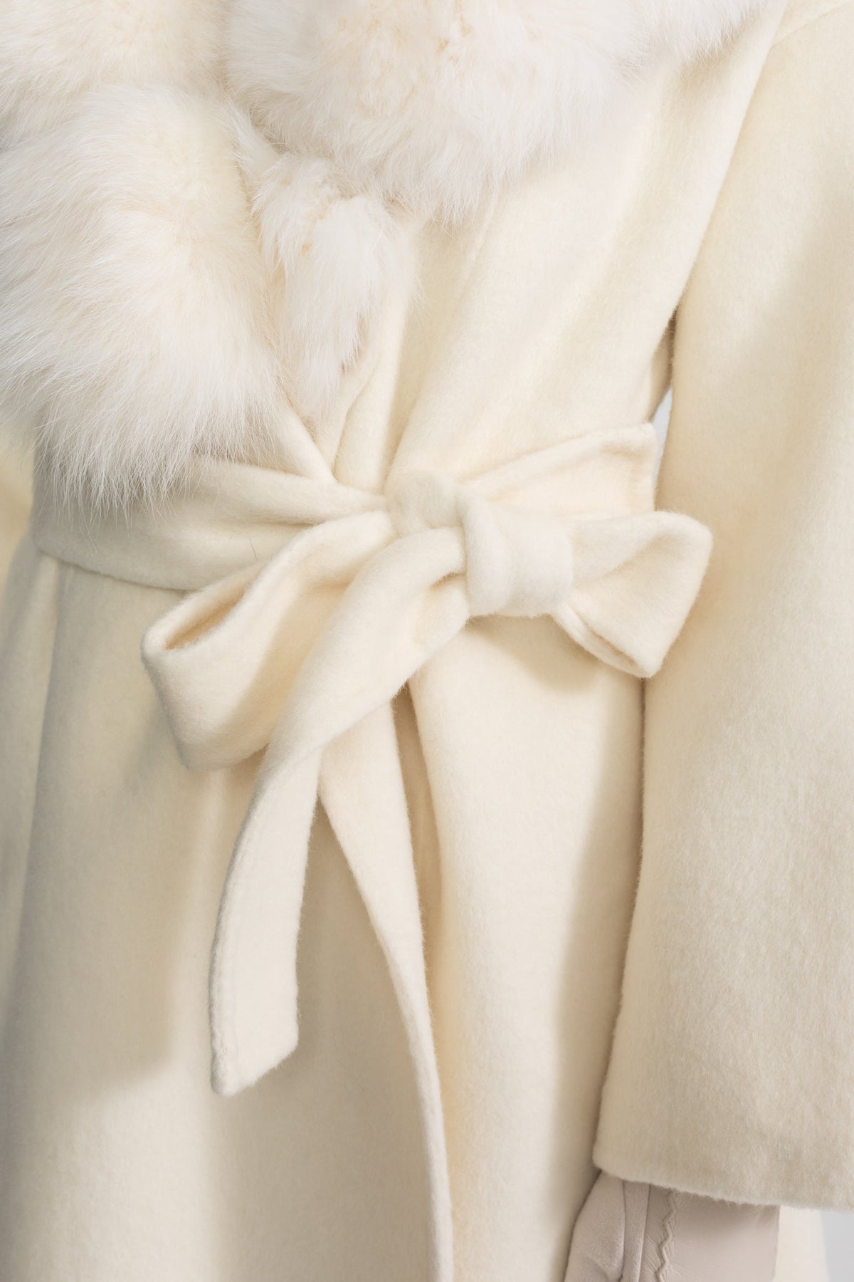 Double-Faced Wool Wrap Coat with Collar Trim and Tie Belt – Ivoire – view 7