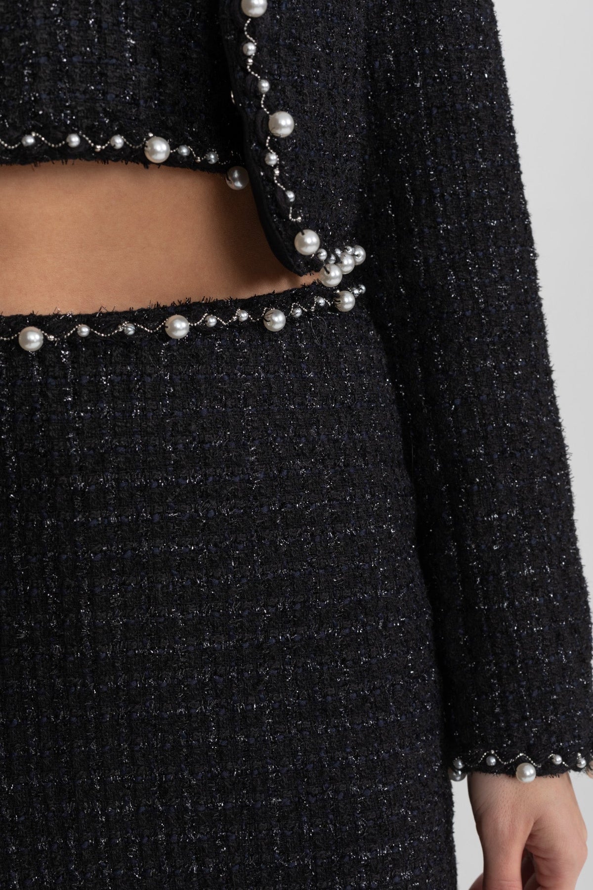 Cropped Open-Front Tweed Blazer with Pearl Trim – Black – view 8