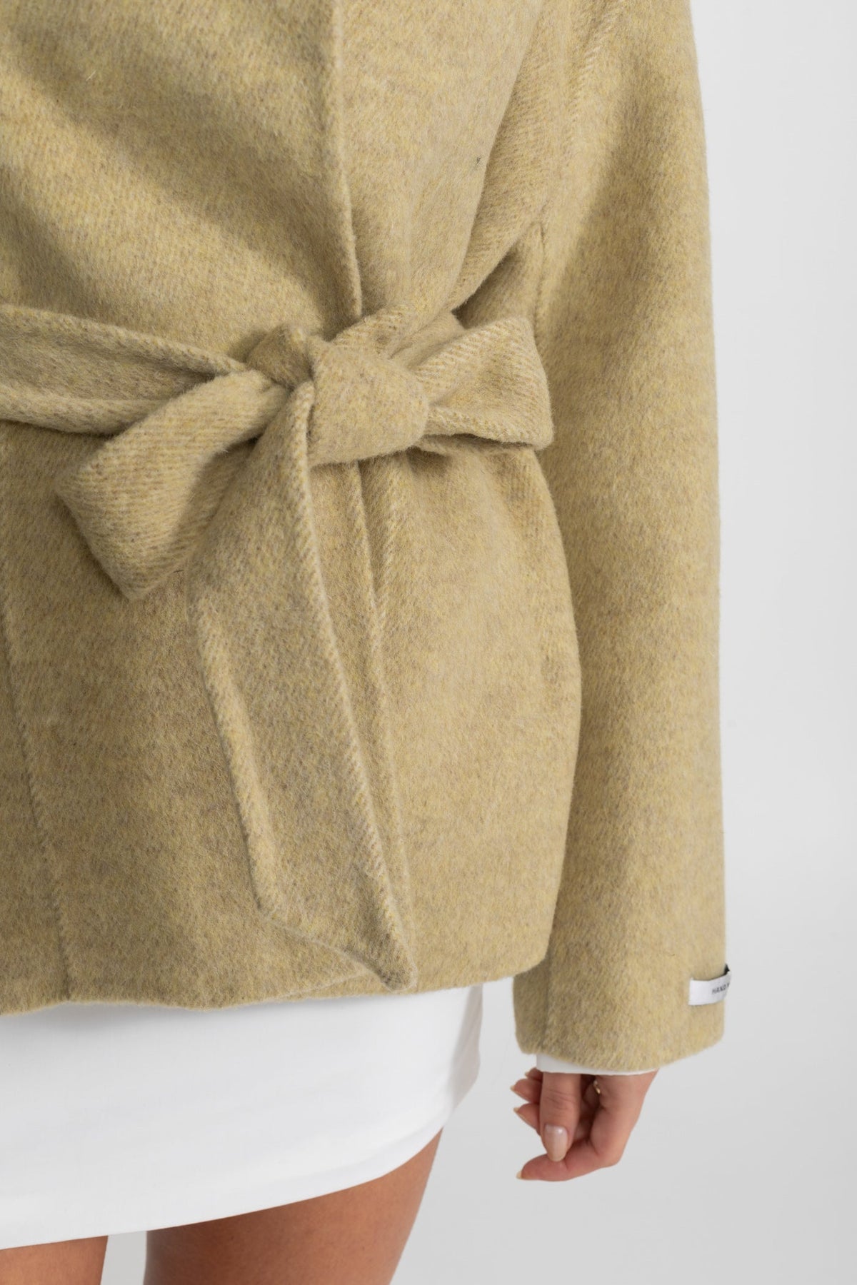 Belted Wool Blend Mini Coat with High Neck and Wide Sleeves – Beige – view 4