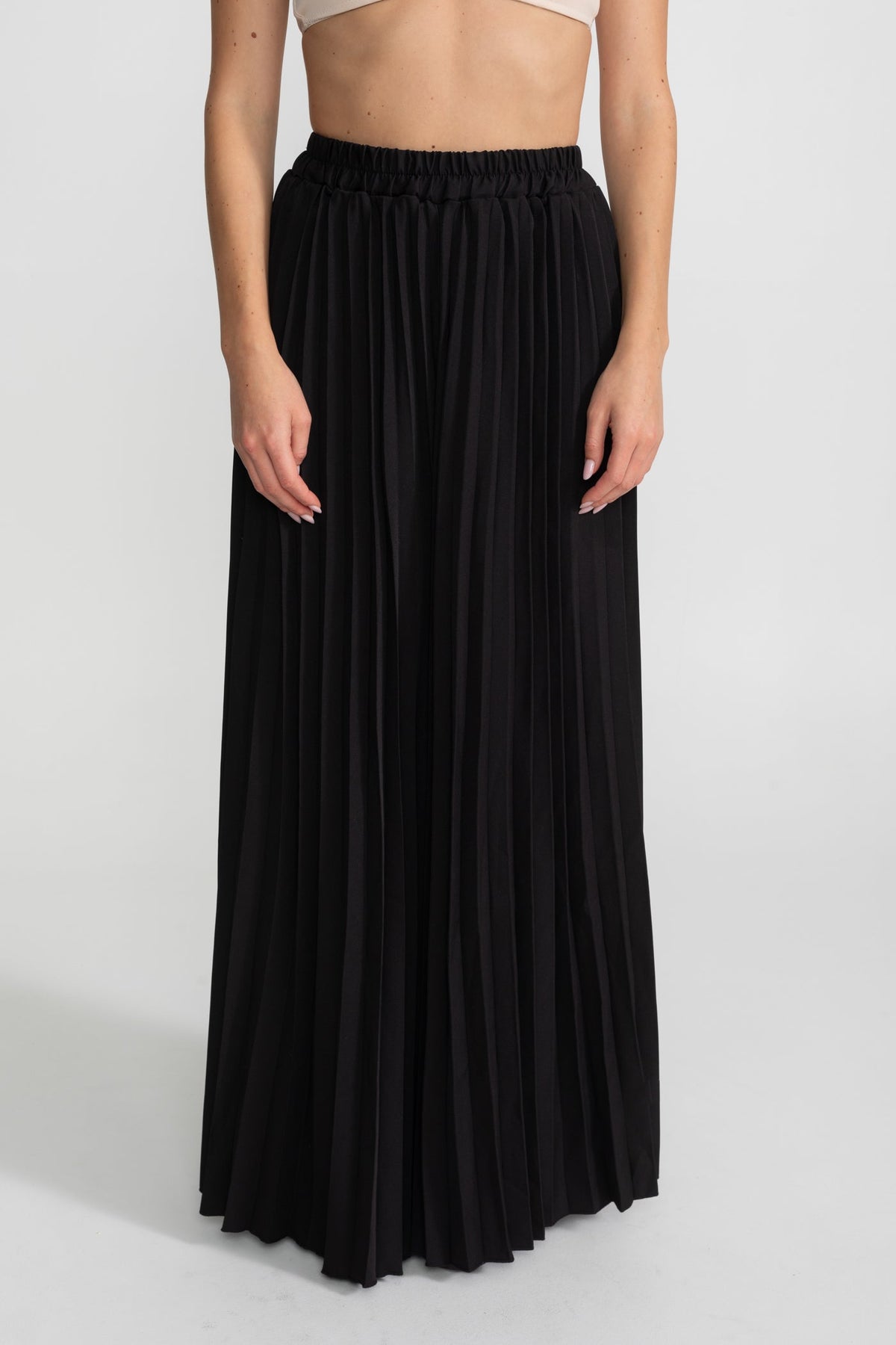 Sleeveless Bateau Neck Tailored Top and Pleated Maxi Skirt Set – Black – view 4