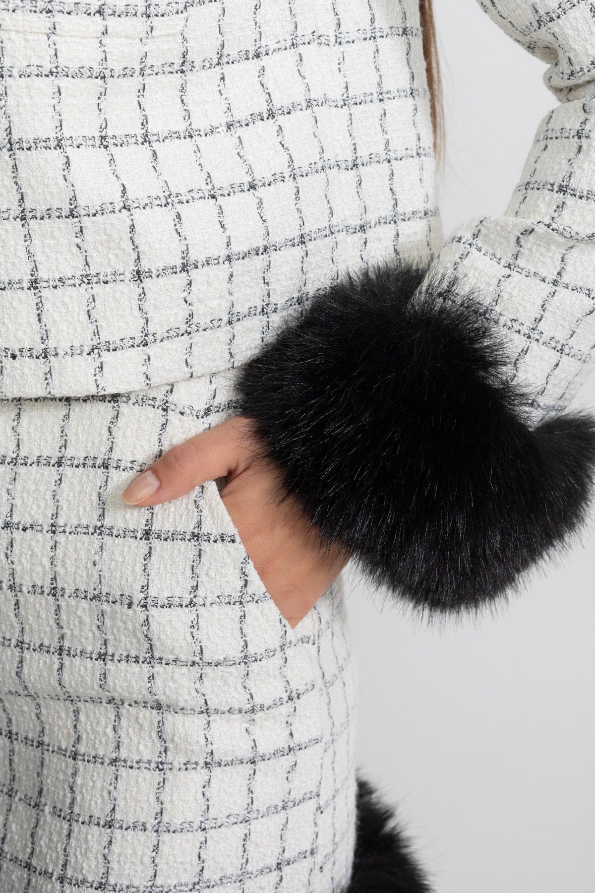 Check Tweed Faux Fur Trim Mini Skirt Set – White and Black – view 4