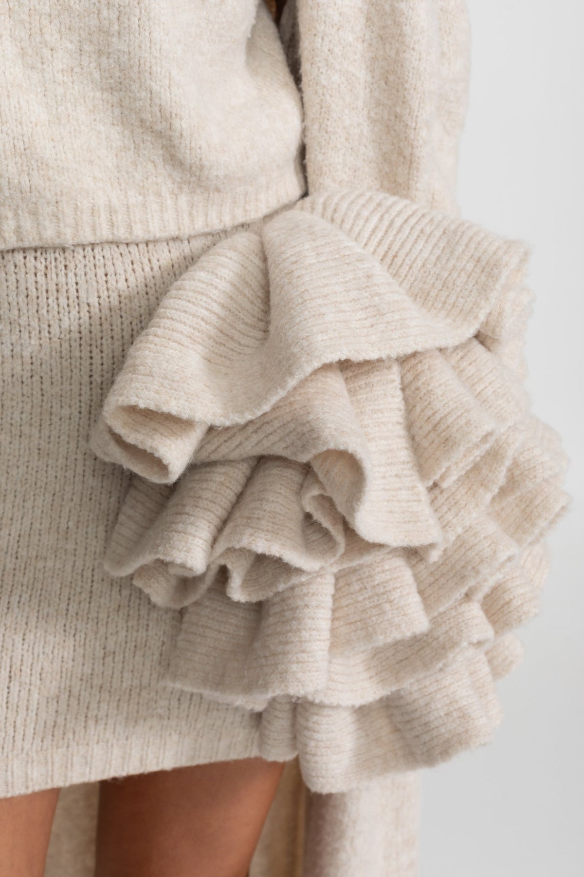 Wool and Cashmere Three-Piece Knit Set with Sculptural Ruffles – Beige – view 10