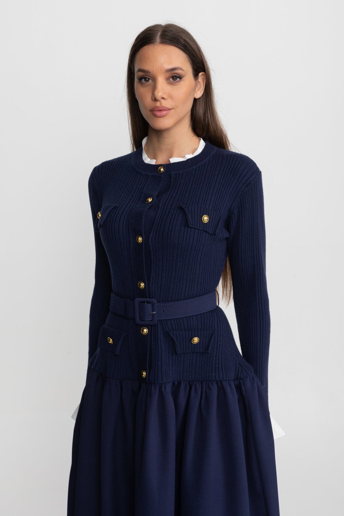 Ribbed Knit Belted Midi Dress with Gold Buttons and Pleated Skirt – Navy – view 4
