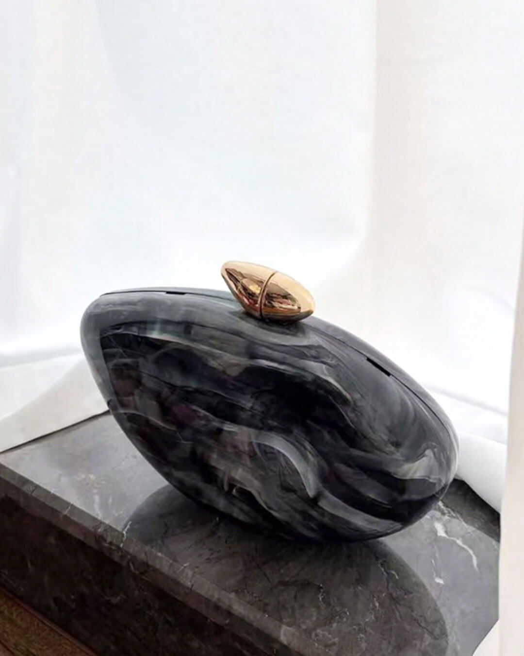 Bianca Shell-Shaped Acrylic Evening Clutch with Chain – Black – view 2
