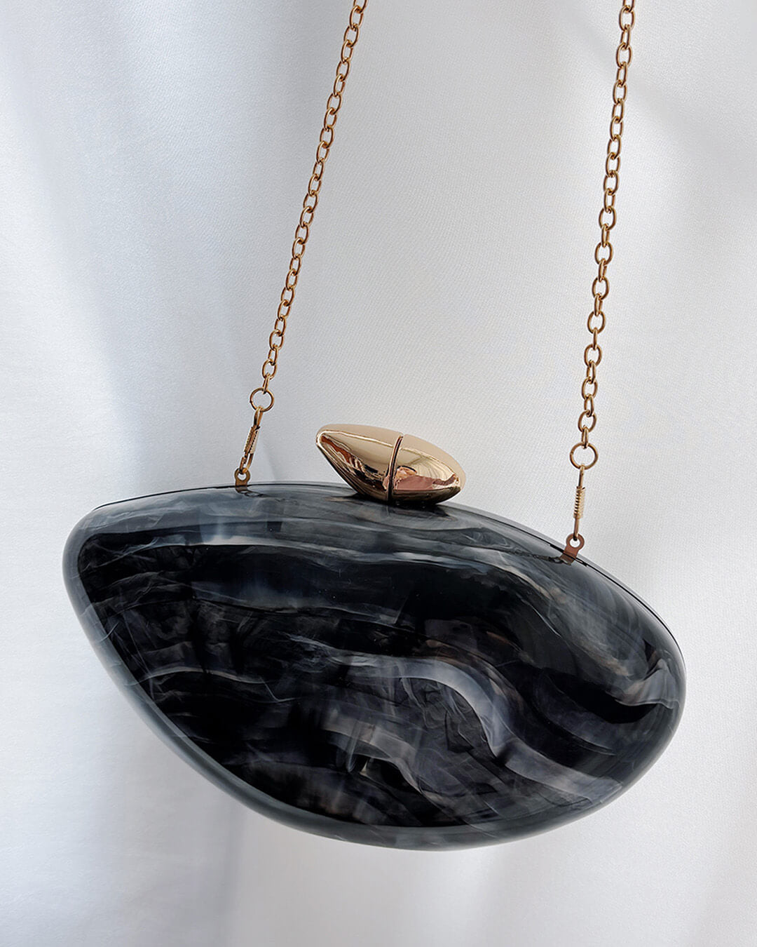 Bianca Shell-Shaped Acrylic Evening Clutch with Chain – Black