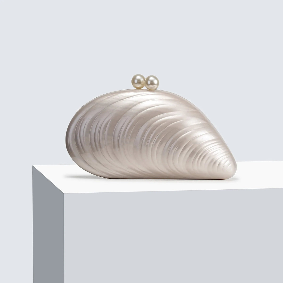 Valentina Shell-Shaped Acrylic Clutch with Detachable Chain – view 5