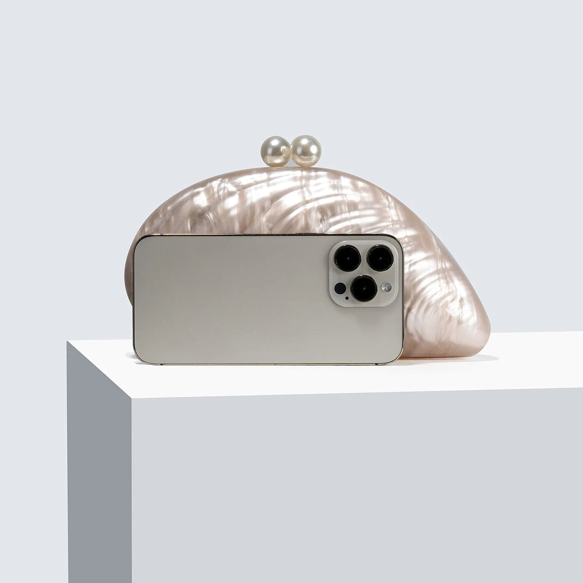 Valentina Shell-Shaped Acrylic Clutch with Detachable Chain – view 3