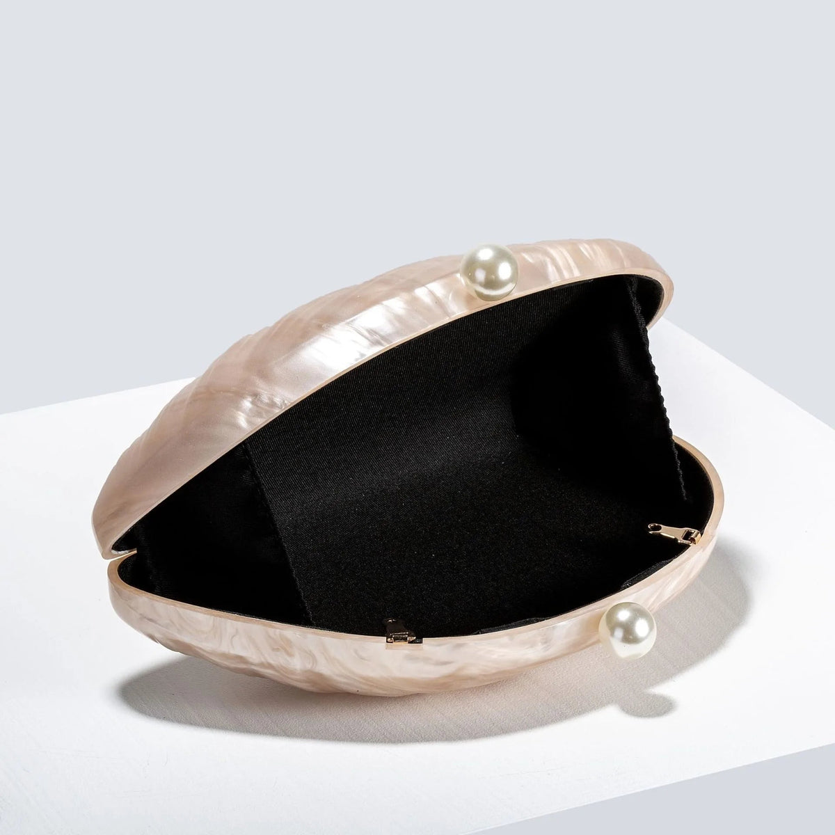 Valentina Shell-Shaped Acrylic Clutch with Detachable Chain – view 4